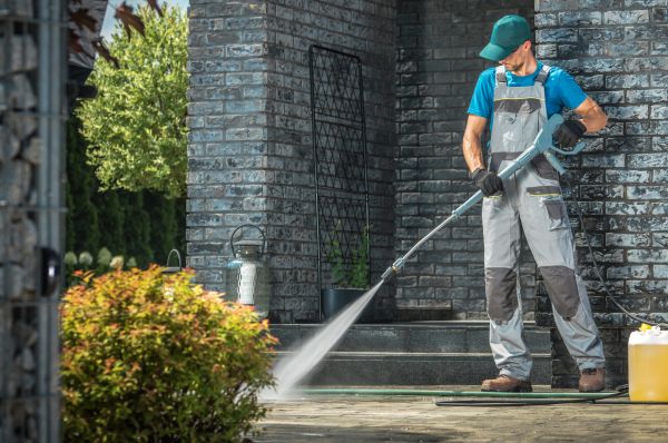 Cost of Outside House Cleaning in Austin