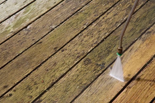 Cost of Deck Mold Removal in Austin